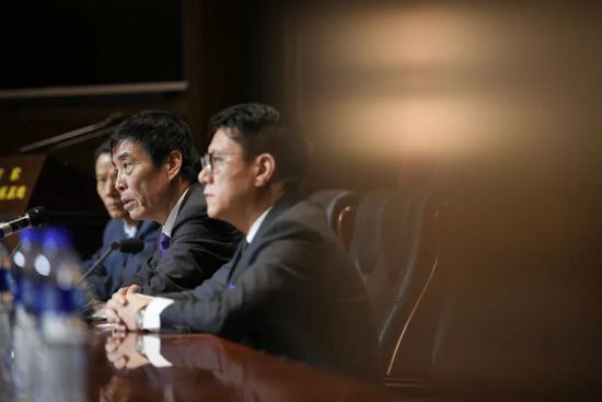 起身发言的，还是那个齐大夫。